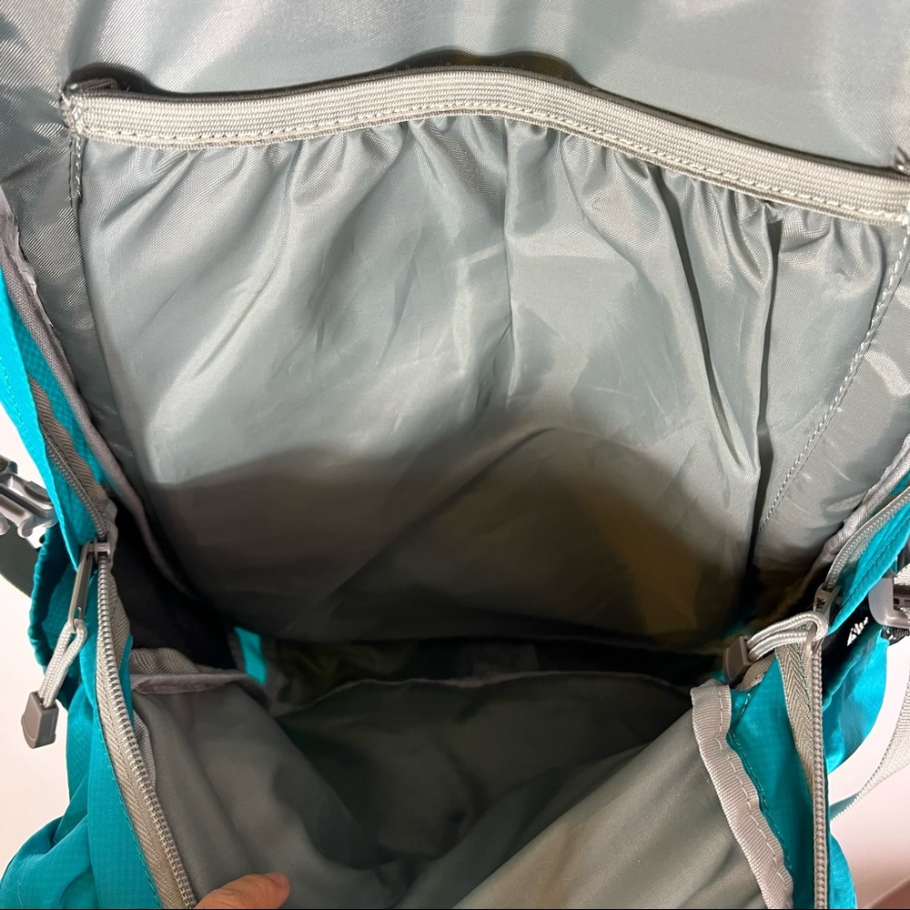 Eddie Bauer Blue Highpoint 30L Backpack - Picture 13 of 14